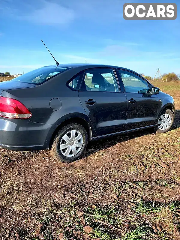 Седан Volkswagen Polo 2012 1.6 л. Ручная / Механика обл. Хмельницкая, Хмельницкий - Фото 1/8