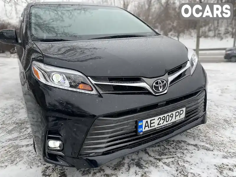 Минивэн Toyota Sienna 2017 3.5 л. Типтроник обл. Днепропетровская, Днепр (Днепропетровск) - Фото 1/21