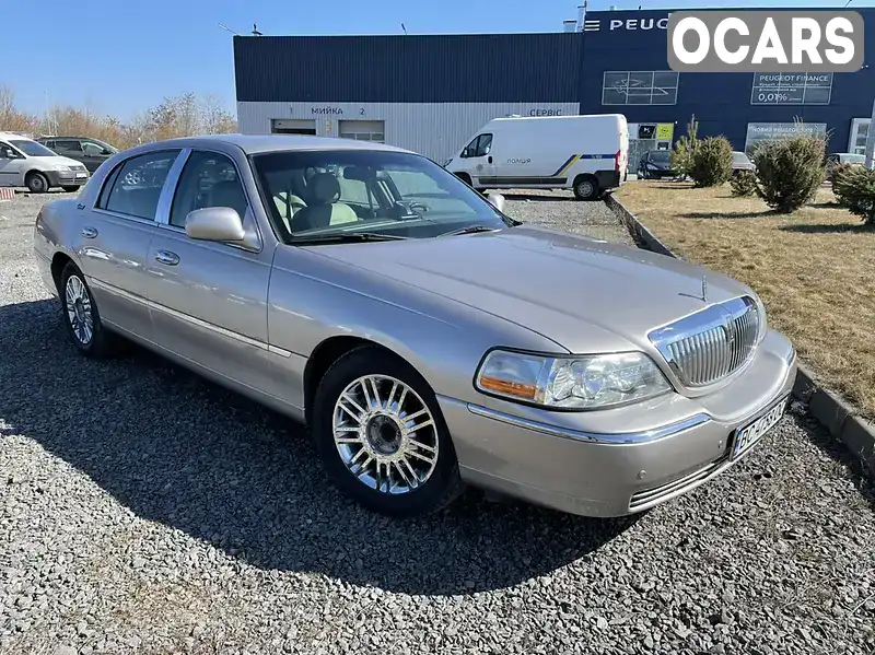 Седан Lincoln Town Car 2009 4.6 л. Автомат обл. Львовская, Львов - Фото 1/4