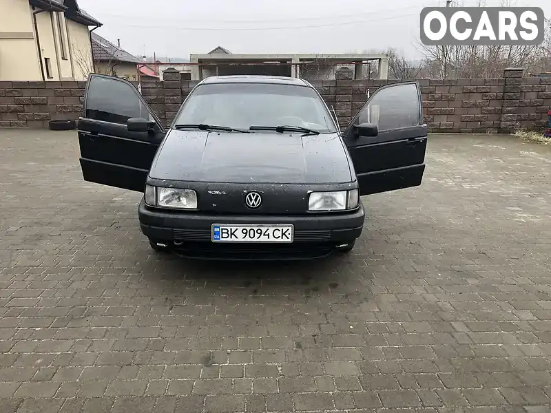 Седан Volkswagen Passat 1991 2 л. Ручна / Механіка обл. Рівненська, Сарни - Фото 1/13