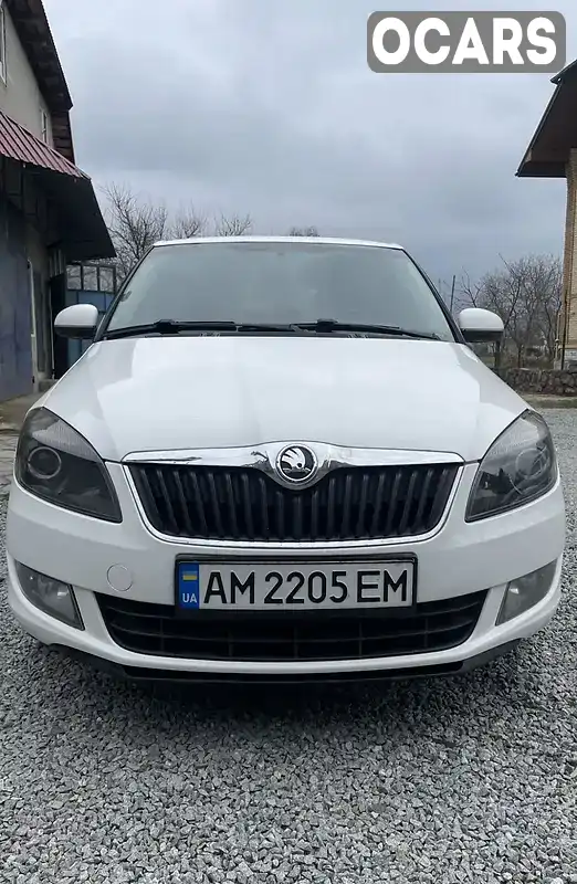 Хэтчбек Skoda Fabia 2013 1.4 л. Ручная / Механика обл. Житомирская, Житомир - Фото 1/7