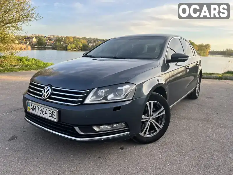 Седан Volkswagen Passat 2011 1.8 л. Автомат обл. Житомирская, Бердичев - Фото 1/17