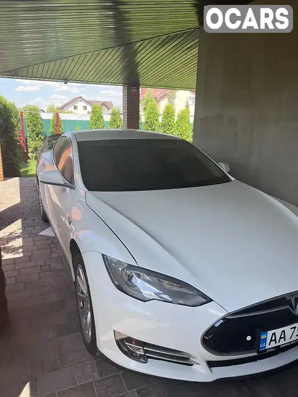 Лифтбек Tesla Model S 2013 null_content л. обл. Киевская, Киев - Фото 1/7