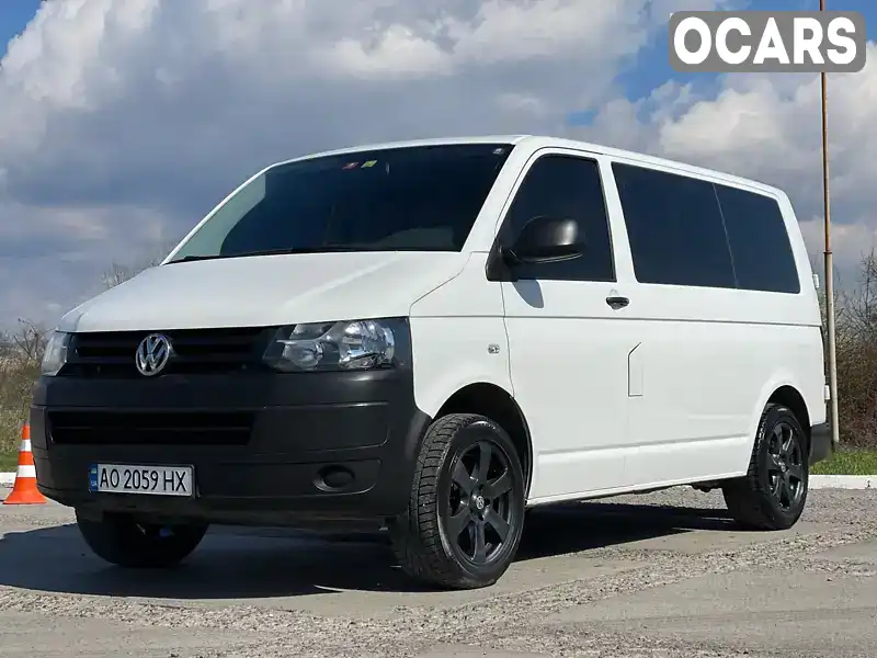 Мінівен Volkswagen Transporter 2015 2 л. Ручна / Механіка обл. Закарпатська, Ужгород - Фото 1/21