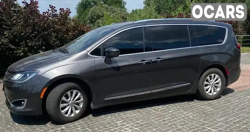 Седан Chrysler Pacifica 2018 3.6 л. обл. Киевская, Киев - Фото 1/10