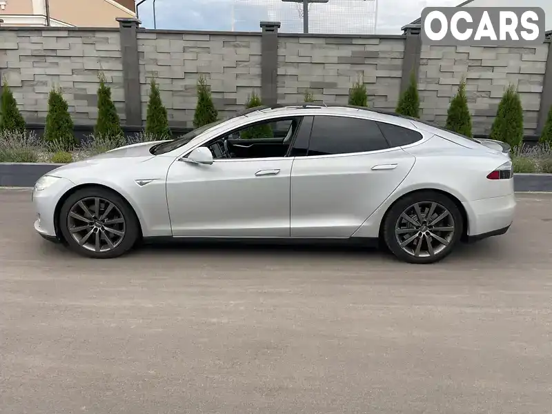 Лифтбек Tesla Model S 2014 null_content л. обл. Киевская, Киев - Фото 1/18
