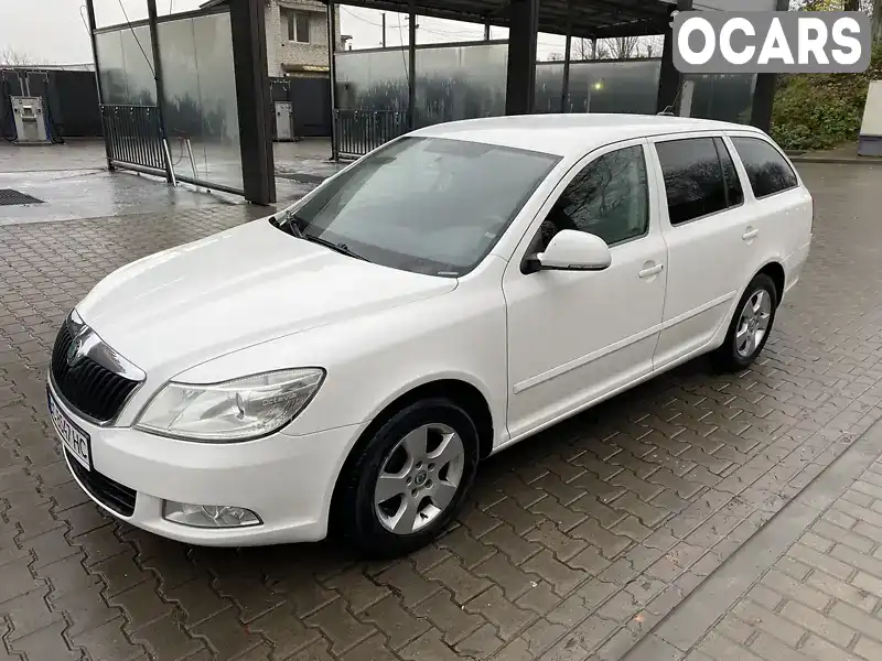 Универсал Skoda Octavia 2012 1.6 л. Ручная / Механика обл. Львовская, Червоноград - Фото 1/15