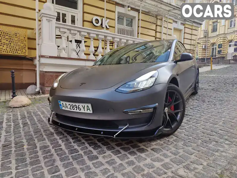 Седан Tesla Model 3 2018 null_content л. Автомат обл. Киевская, Киев - Фото 1/21