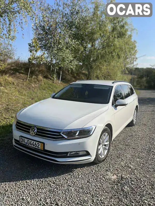 Универсал Volkswagen Passat 2017 2 л. Автомат обл. Закарпатская, Мукачево - Фото 1/21