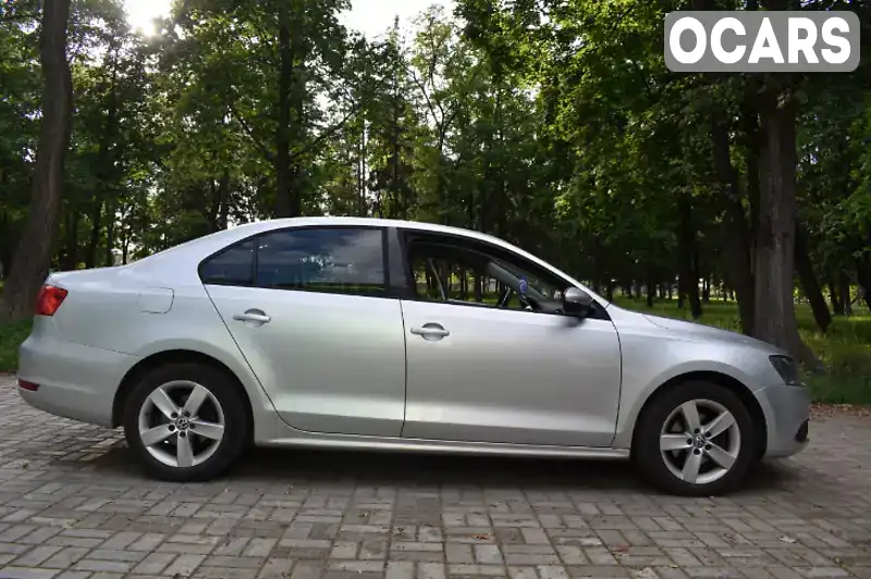 Седан Volkswagen Jetta 2011 1.2 л. Ручна / Механіка обл. Сумська, Глухів - Фото 1/21