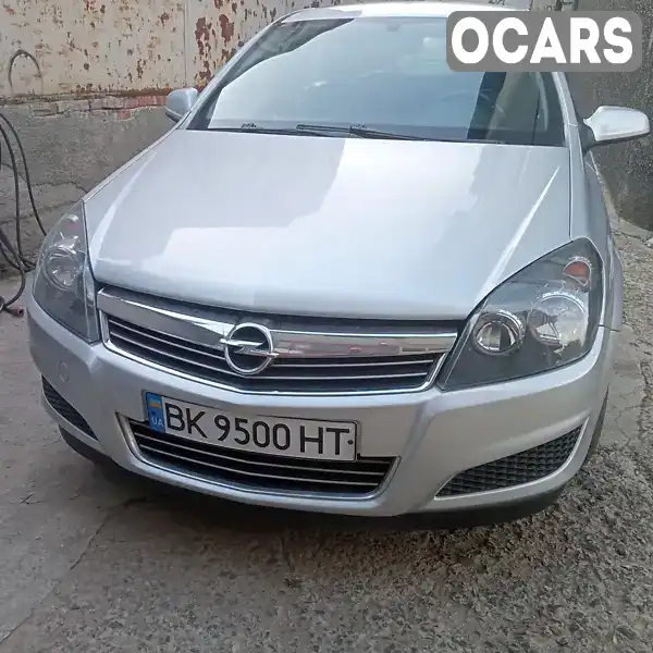 Хетчбек Opel Astra 2012 1.69 л. Ручна / Механіка обл. Рівненська, Рівне - Фото 1/8