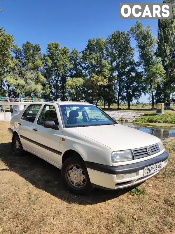 Седан Volkswagen Vento 1994 2 л. Ручная / Механика обл. Киевская, Киев - Фото 1/19