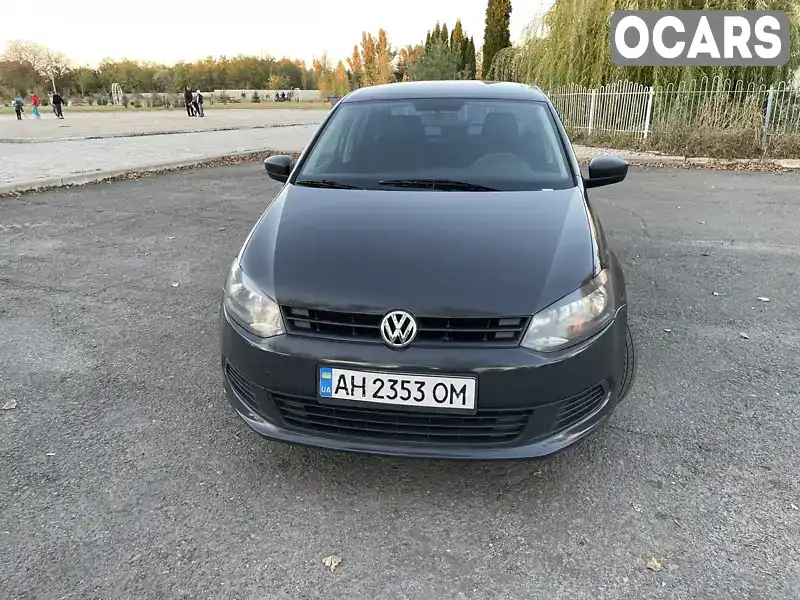 Седан Volkswagen Polo 2013 1.6 л. обл. Донецька, Покровськ (Красноармійськ) - Фото 1/18