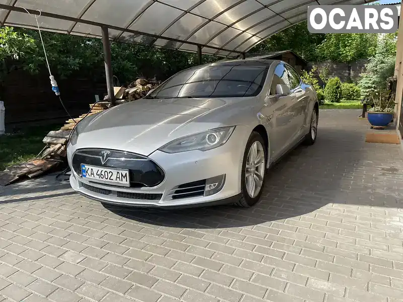 Лифтбек Tesla Model S 2014 null_content л. обл. Киевская, Киев - Фото 1/12