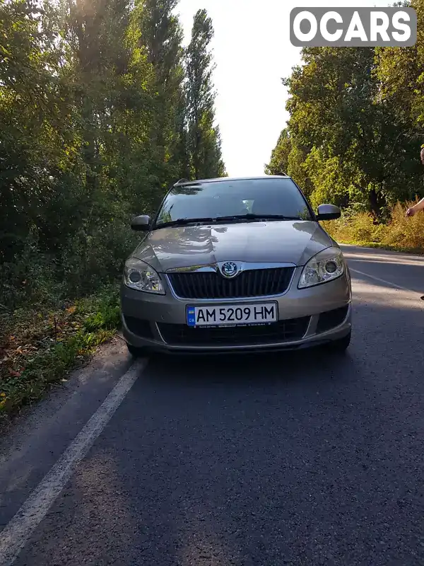 Универсал Skoda Fabia 2011 1.6 л. Ручная / Механика обл. Житомирская, Звягель - Фото 1/8