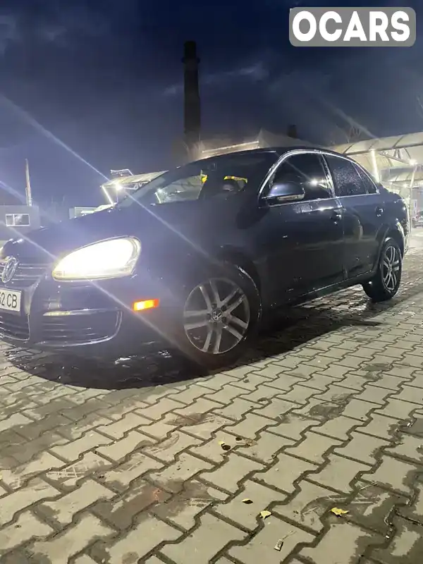 Седан Volkswagen Jetta 2010 2 л. Автомат обл. Чернівецька, Чернівці - Фото 1/3