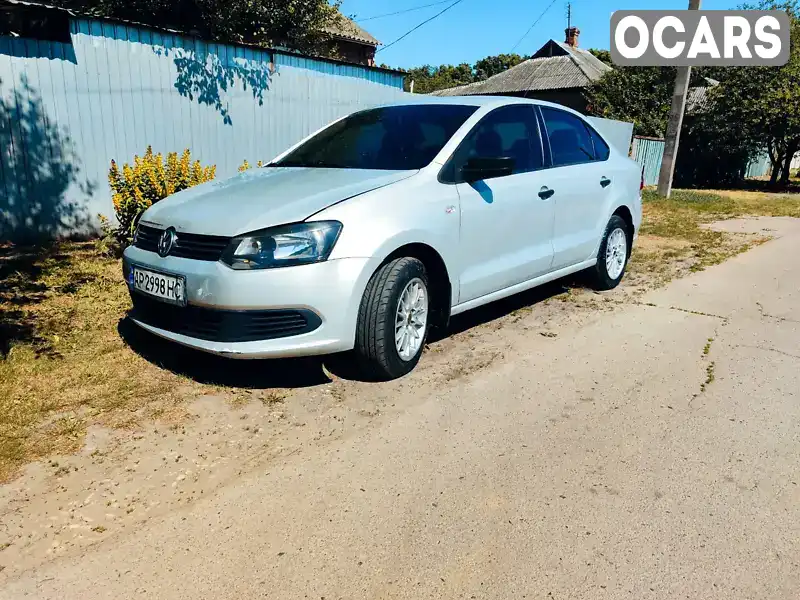 Седан Volkswagen Polo 2012 1.6 л. обл. Полтавська, Семенівка - Фото 1/18