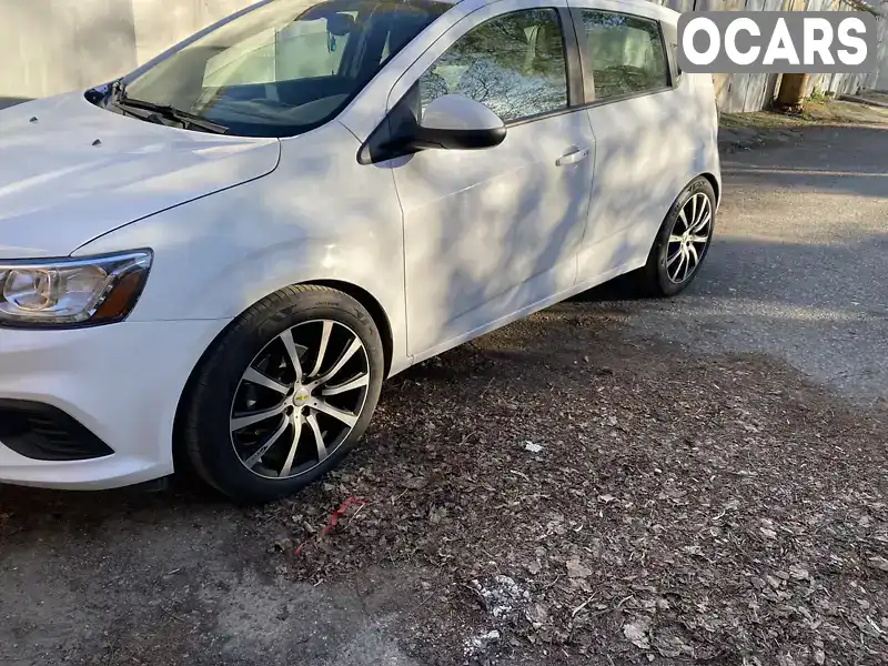 Хэтчбек Chevrolet Sonic 2020 1.4 л. Автомат обл. Хмельницкая, Хмельницкий - Фото 1/21