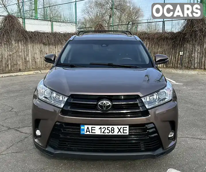 Внедорожник / Кроссовер Toyota Highlander 2018 3.5 л. Автомат обл. Днепропетровская, Днепр (Днепропетровск) - Фото 1/21