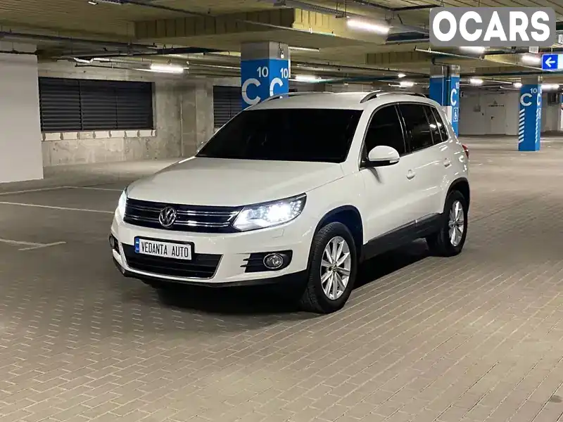 Внедорожник / Кроссовер Volkswagen Tiguan 2015 2 л. Автомат обл. Киевская, Киев - Фото 1/19