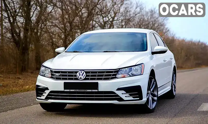 Седан Volkswagen Passat 2016 1.8 л. Автомат обл. Кировоградская, Александрия - Фото 1/11