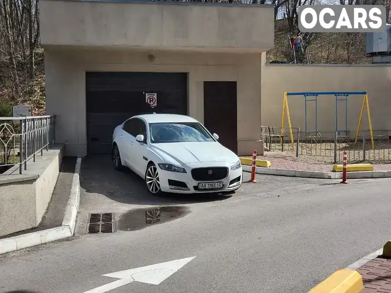 Седан Jaguar XF 2016 2 л. Автомат обл. Киевская, Киев - Фото 1/10