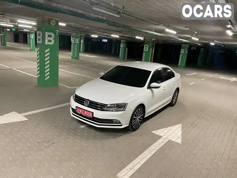 Седан Volkswagen Jetta 2015 2 л. Автомат обл. Київська, Київ - Фото 1/21