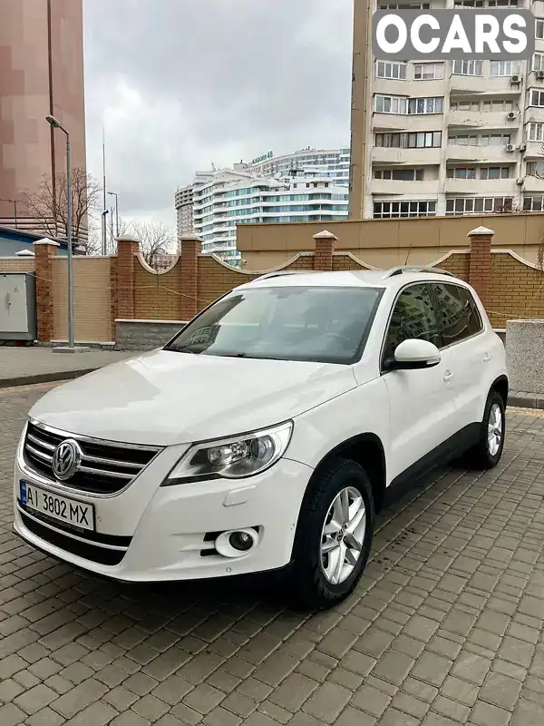 Внедорожник / Кроссовер Volkswagen Tiguan 2010 2 л. Автомат обл. Одесская, Одесса - Фото 1/21