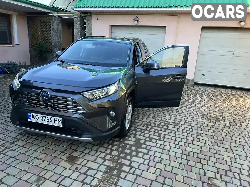 Позашляховик / Кросовер Toyota RAV4 2020 2.49 л. Автомат обл. Закарпатська, Ужгород - Фото 1/16