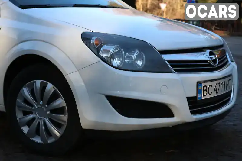 Универсал Opel Astra 2010 1.69 л. Ручная / Механика обл. Львовская, Трускавец - Фото 1/21