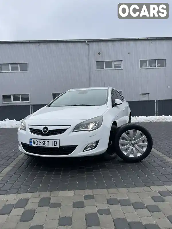 Универсал Opel Astra 2011 1.96 л. Ручная / Механика обл. Закарпатская, Мукачево - Фото 1/18