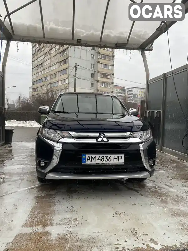 Внедорожник / Кроссовер Mitsubishi Outlander 2017 2.36 л. Автомат обл. Житомирская, Житомир - Фото 1/15