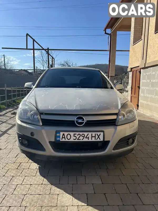 Седан Opel Astra 2005 1.6 л. Ручная / Механика обл. Закарпатская, Мукачево - Фото 1/8