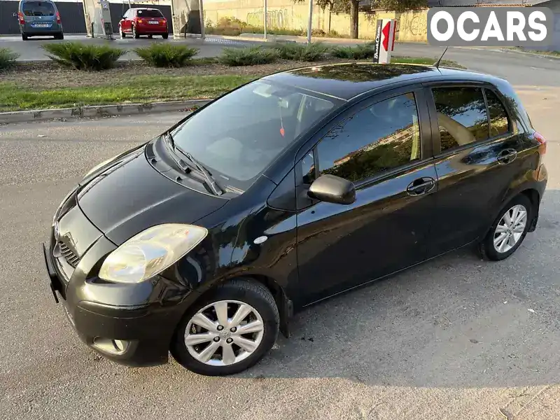 Седан Toyota Yaris 2009 1.3 л. Автомат обл. Днепропетровская, Днепр (Днепропетровск) - Фото 1/4