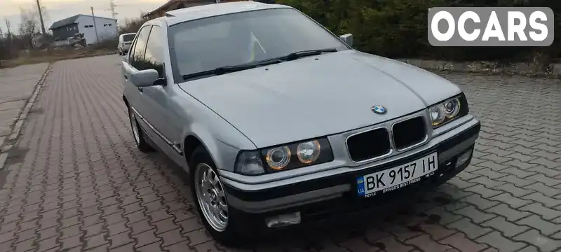 Седан BMW 3 Series 1994 1.8 л. Ручна / Механіка обл. Хмельницька, Шепетівка - Фото 1/16