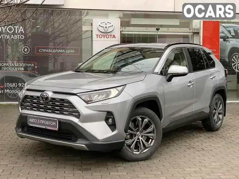 Позашляховик / Кросовер Toyota RAV4 2022 1.99 л. Варіатор обл. Закарпатська, Ужгород - Фото 1/21