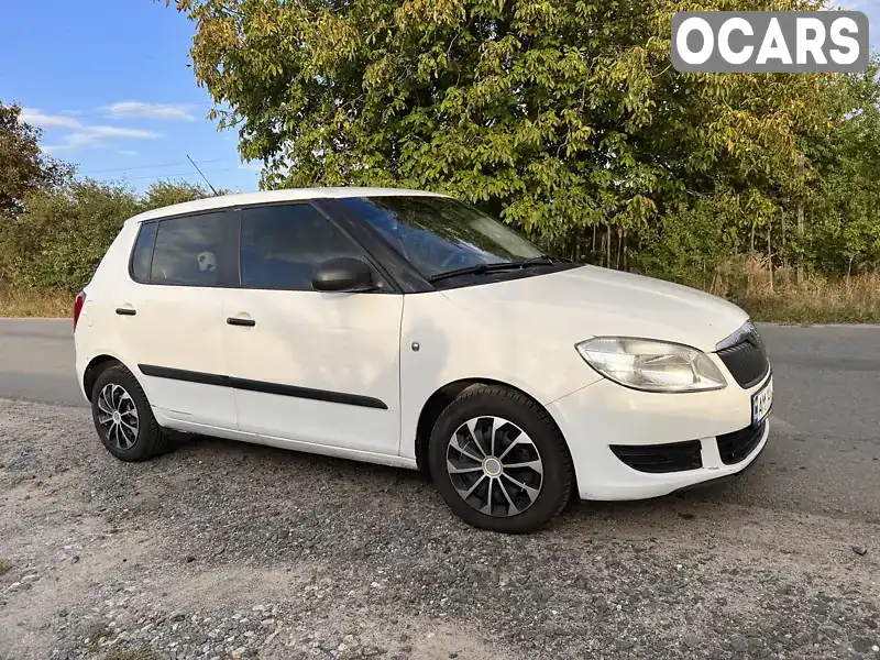 Хэтчбек Skoda Fabia 2010 1.2 л. Ручная / Механика обл. Хмельницкая, Хмельницкий - Фото 1/5