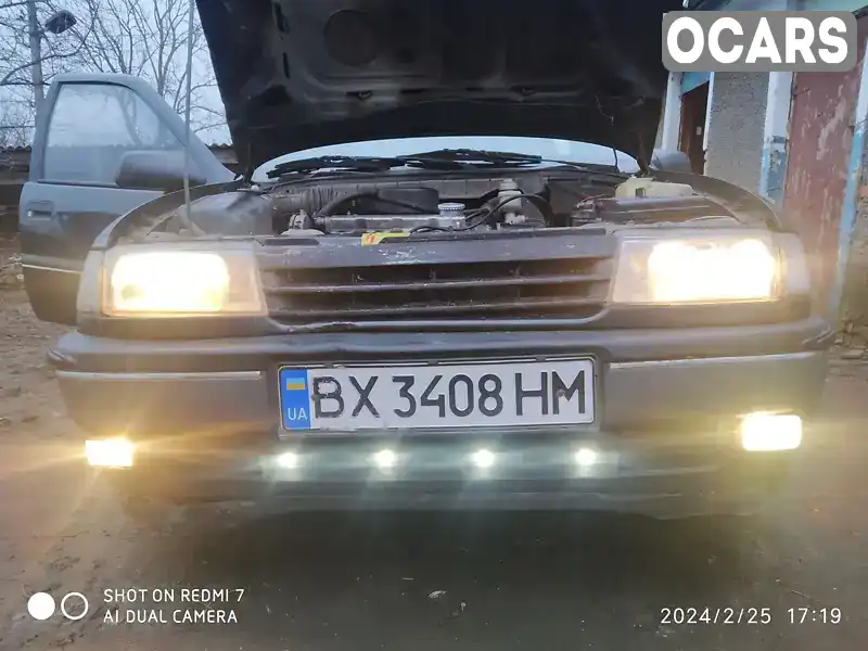Седан Opel Vectra 1990 1.6 л. Ручная / Механика обл. Хмельницкая, Хмельницкий - Фото 1/18
