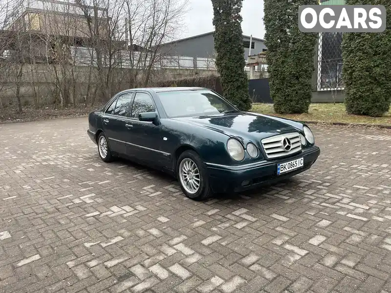 Седан Mercedes-Benz E-Class 1996 2.3 л. Ручная / Механика обл. Ровенская, Ровно - Фото 1/18