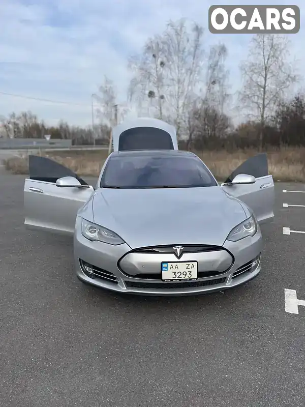 Лифтбек Tesla Model S 2013 null_content л. обл. Киевская, Киев - Фото 1/18