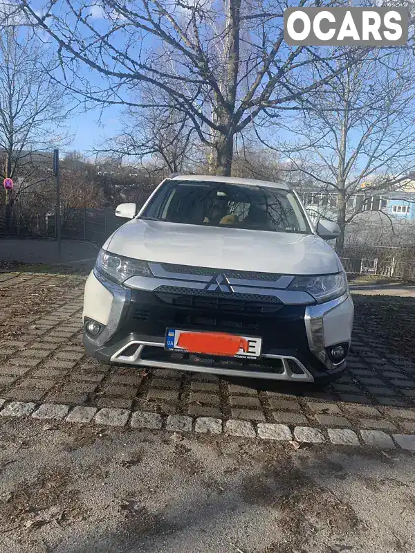 Внедорожник / Кроссовер Mitsubishi Outlander 2018 2 л. Автомат обл. Харьковская, Харьков - Фото 1/10