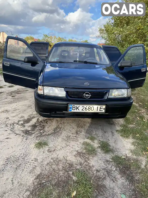 Седан Opel Vectra 1991 1.6 л. Ручная / Механика обл. Ровенская, Вараш (Кузнецовск) - Фото 1/15