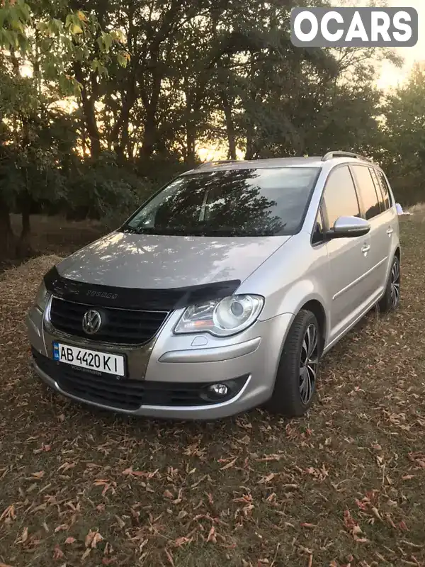 Минивэн Volkswagen Touran 2009 1.97 л. Автомат обл. Винницкая, Тульчин - Фото 1/20