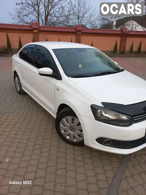 Седан Volkswagen Polo 2013 1.6 л. Ручна / Механіка обл. Закарпатська, Іршава - Фото 1/18