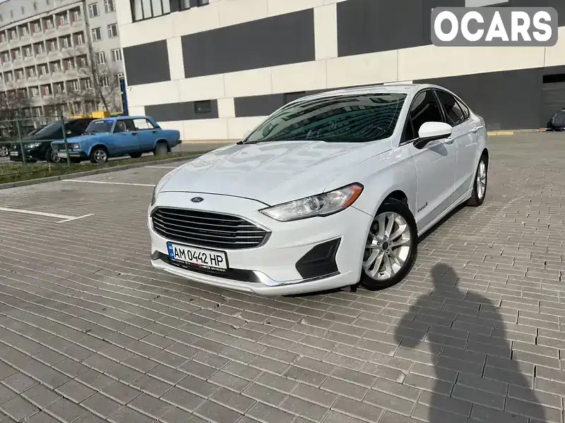 Седан Ford Fusion 2019 2 л. Вариатор обл. Ровенская, Ровно - Фото 1/21