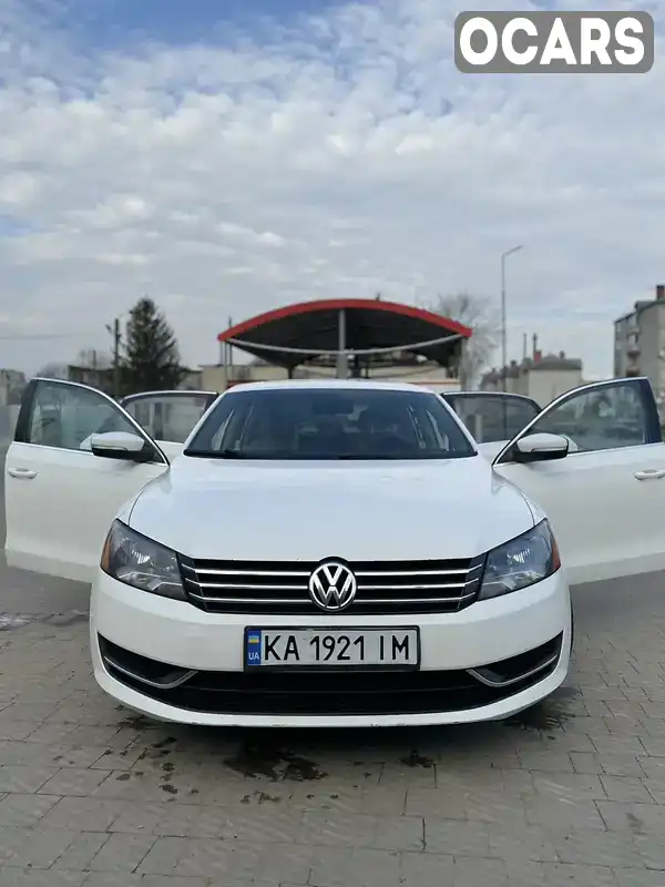 Седан Volkswagen Passat 2012 2.49 л. Автомат обл. Львовская, Стрый - Фото 1/13