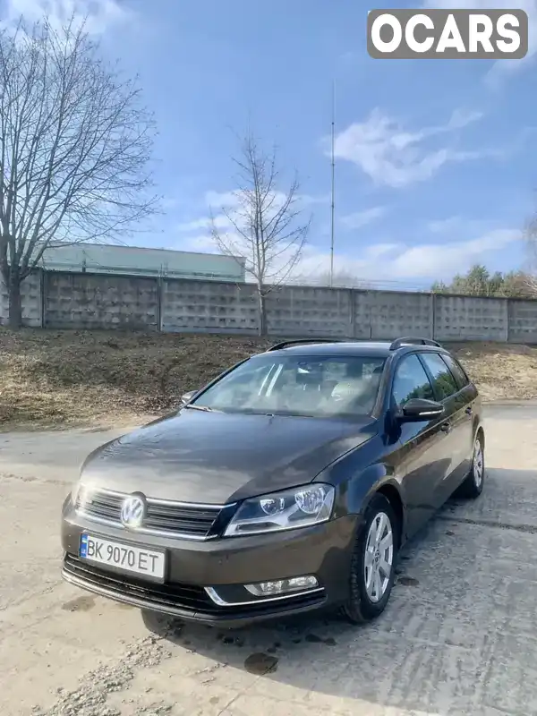 Универсал Volkswagen Passat 2012 1.6 л. Ручная / Механика обл. Ровенская, Вараш (Кузнецовск) - Фото 1/19