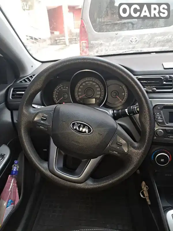 Седан Kia Rio 2013 1.4 л. Автомат обл. Київська, Київ - Фото 1/20