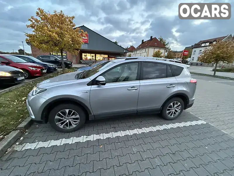 Внедорожник / Кроссовер Toyota RAV4 2017 2.49 л. Автомат обл. Киевская, Вышгород - Фото 1/12