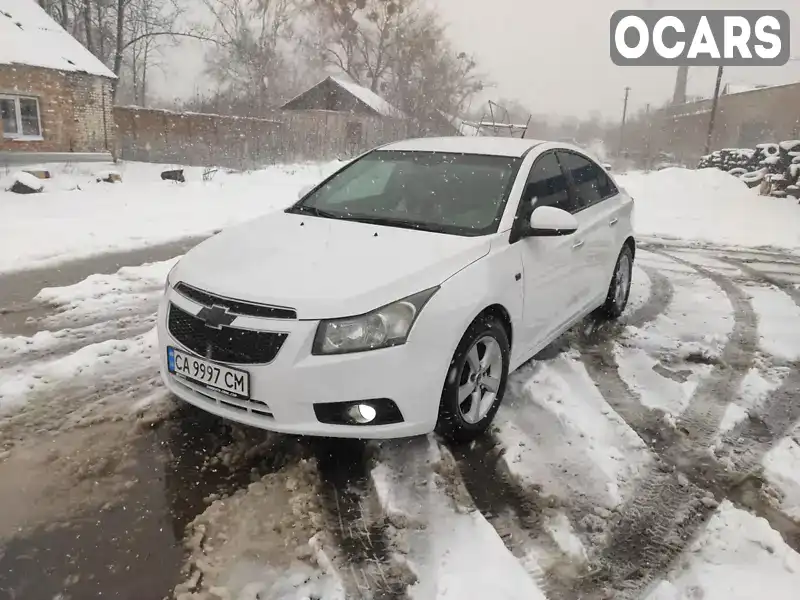 Седан Chevrolet Cruze 2012 1.8 л. Ручная / Механика обл. Черкасская, Звенигородка - Фото 1/17